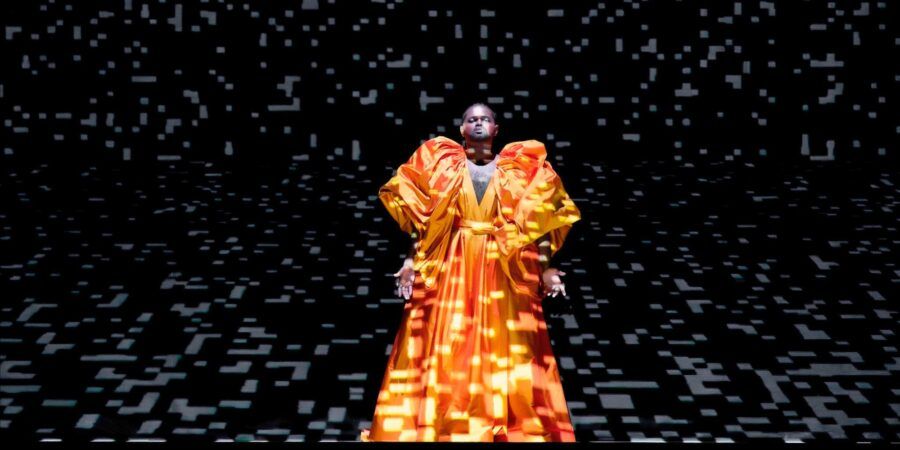John Holiday Akhnaten Komische Oper Berlin